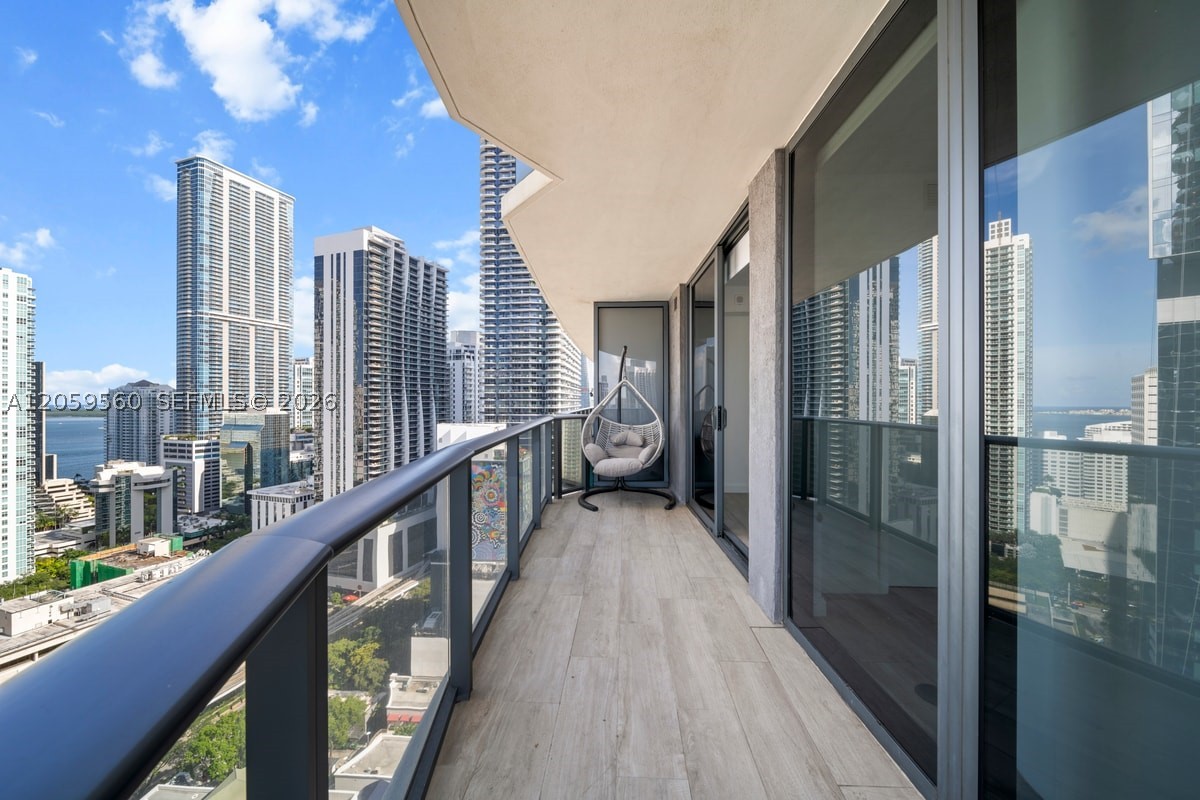 45 SW 9th St #2501, Miami FL 33130