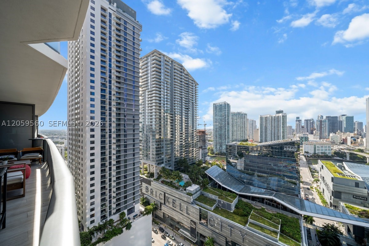 45 SW 9th St #2501, Miami FL 33130