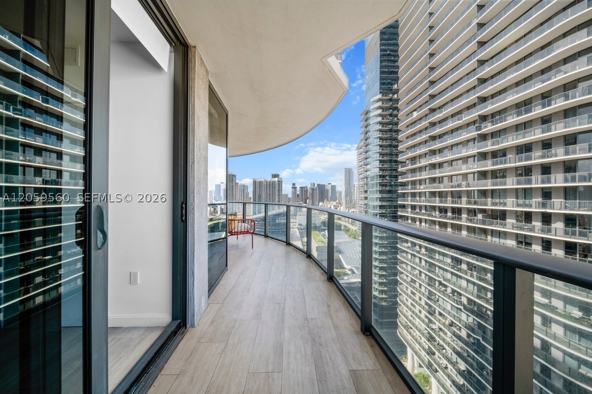 45 SW 9th St #2501, Miami FL 33130