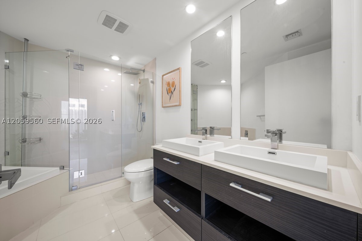 45 SW 9th St #2501, Miami FL 33130