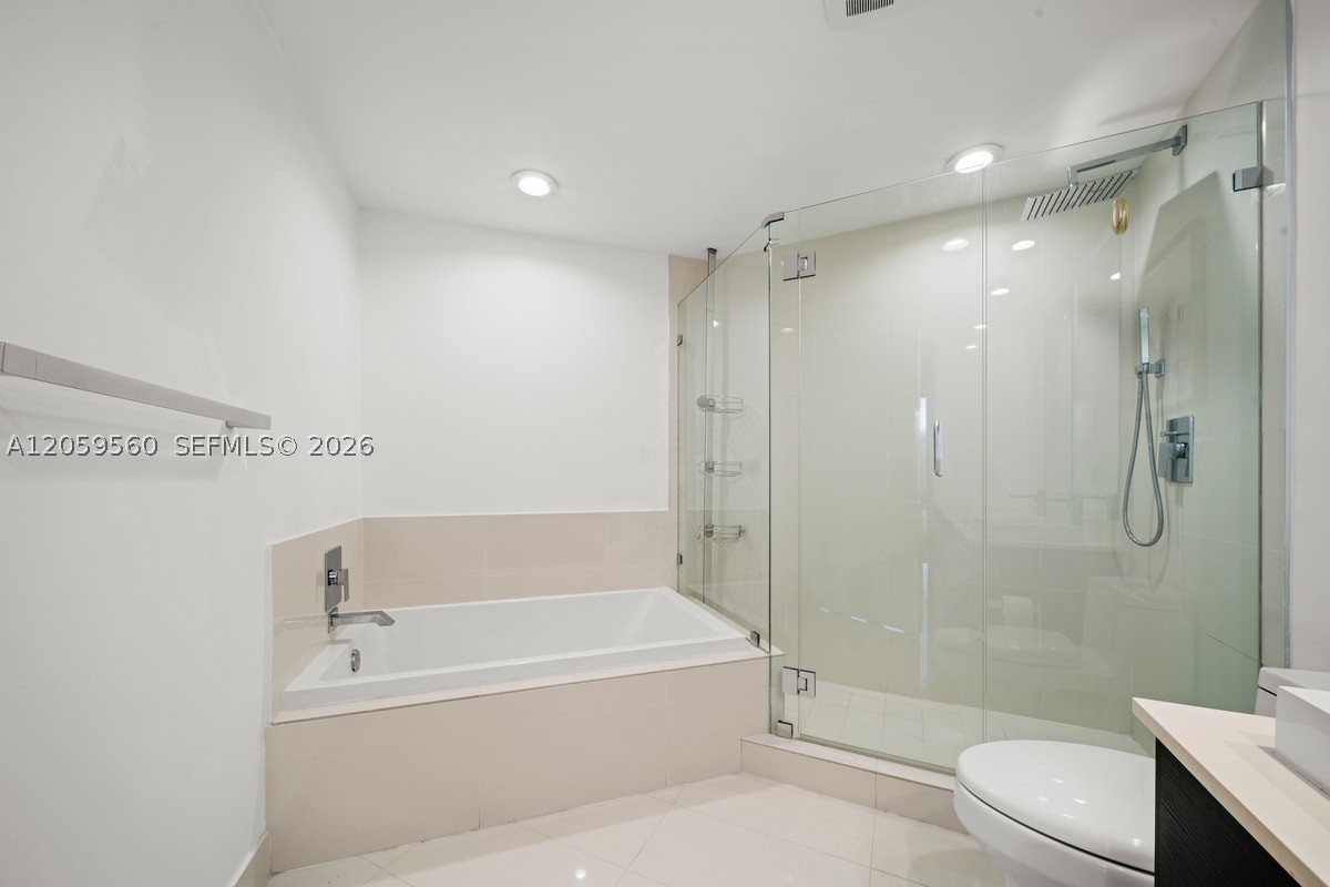 45 SW 9th St #2501, Miami FL 33130