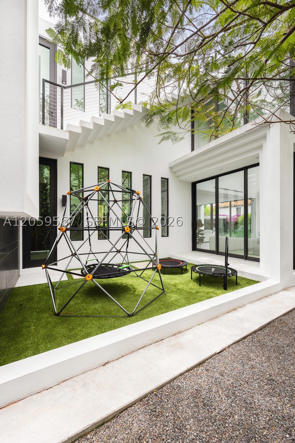 5630 Pine Tree Dr, Miami Beach FL 33140
