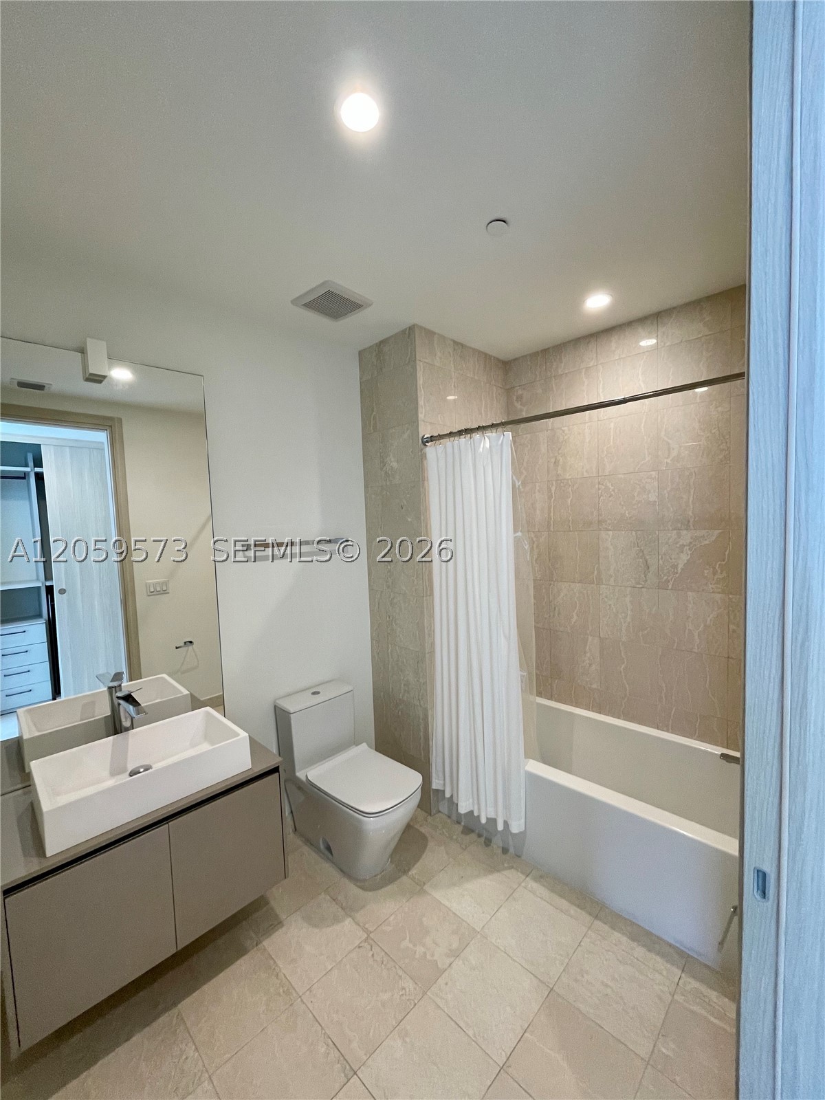 Miami FL 33131 - A12059573