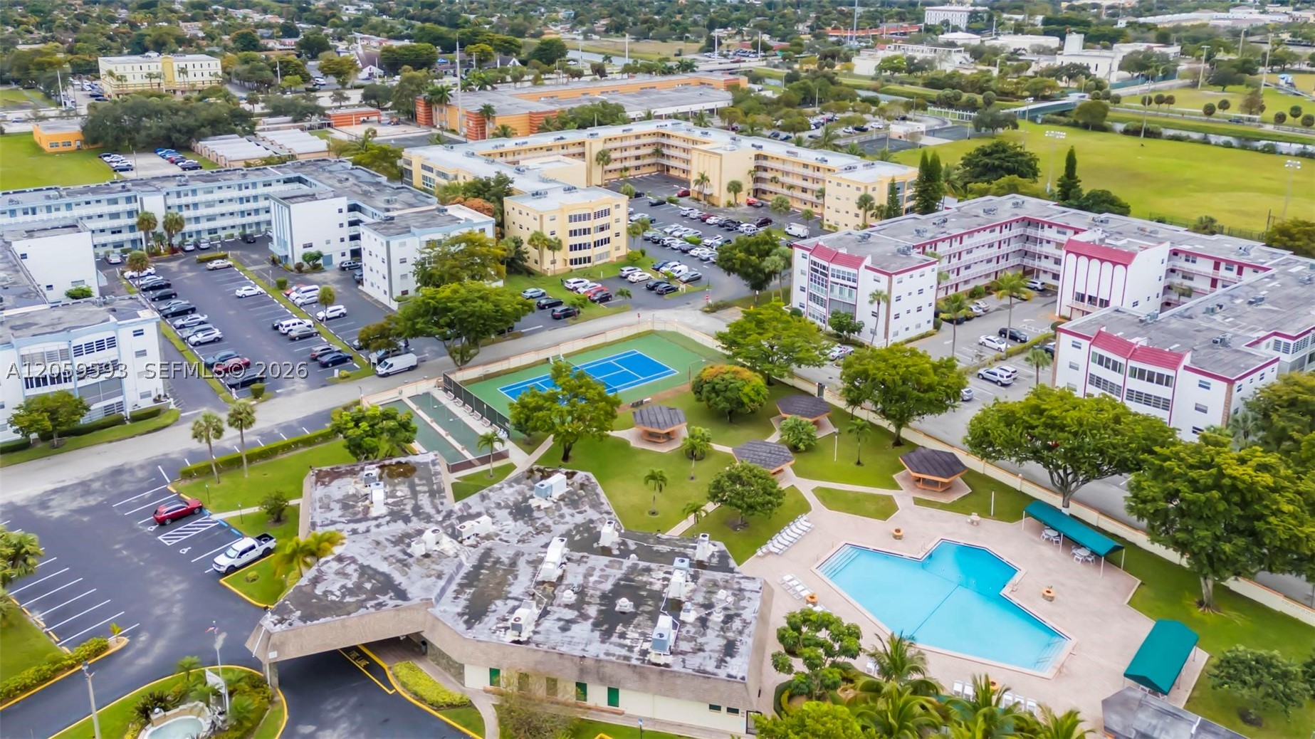 3990 NW 42nd Ave #403, Lauderdale Lakes FL 33319