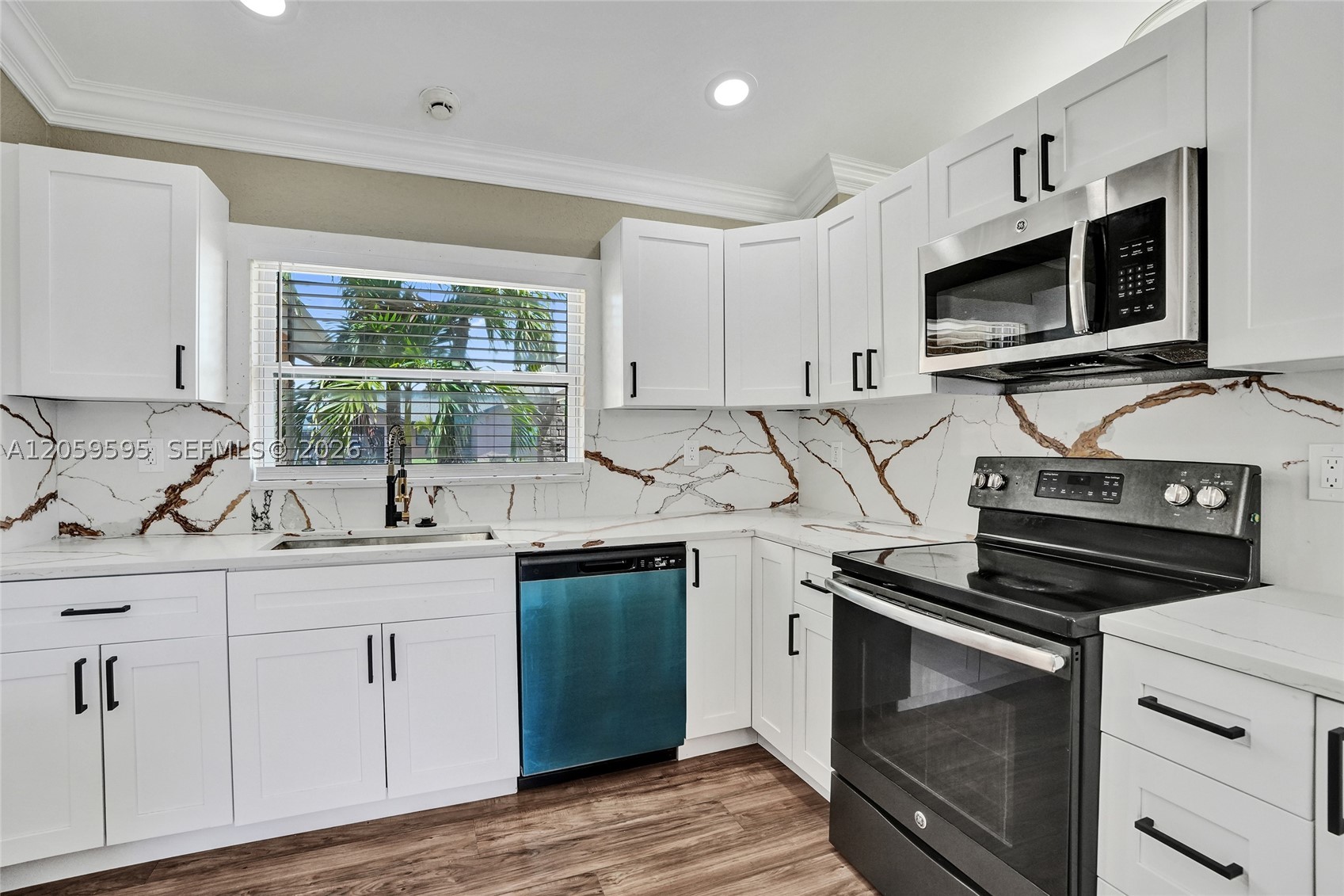 8204 SW 12th St, North Lauderdale FL 33068