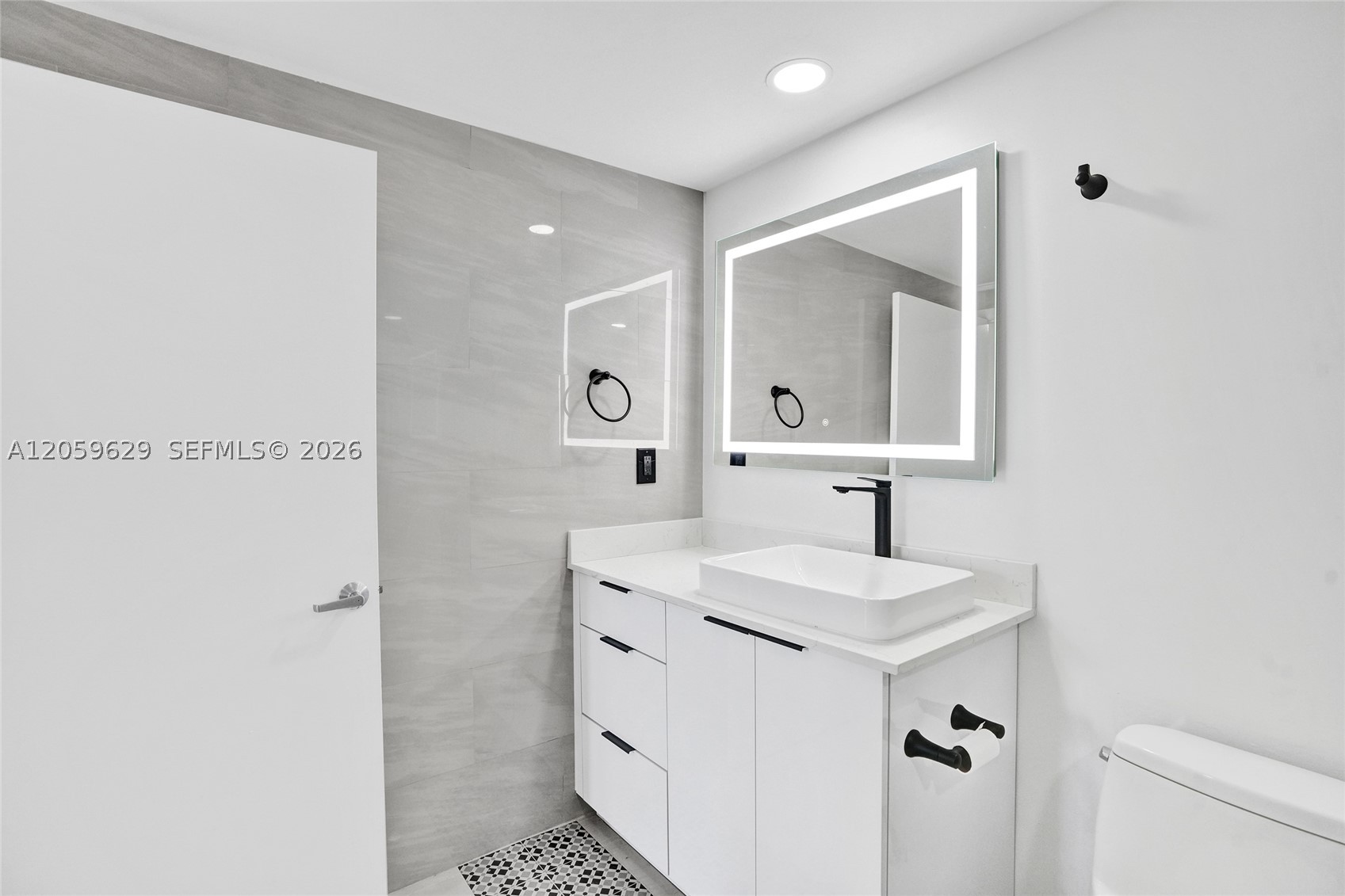 335 S Biscayne Blvd #3807, Miami FL 33131