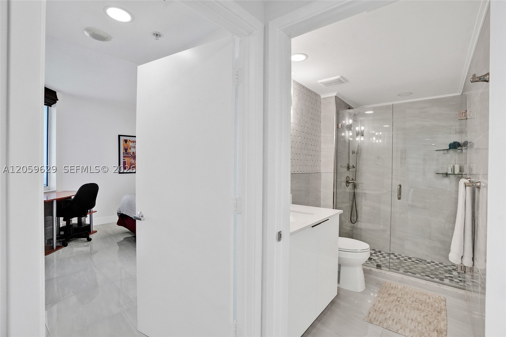 335 S Biscayne Blvd #3807, Miami FL 33131