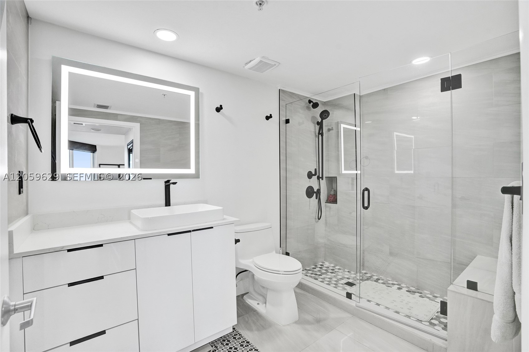 335 S Biscayne Blvd #3807, Miami FL 33131
