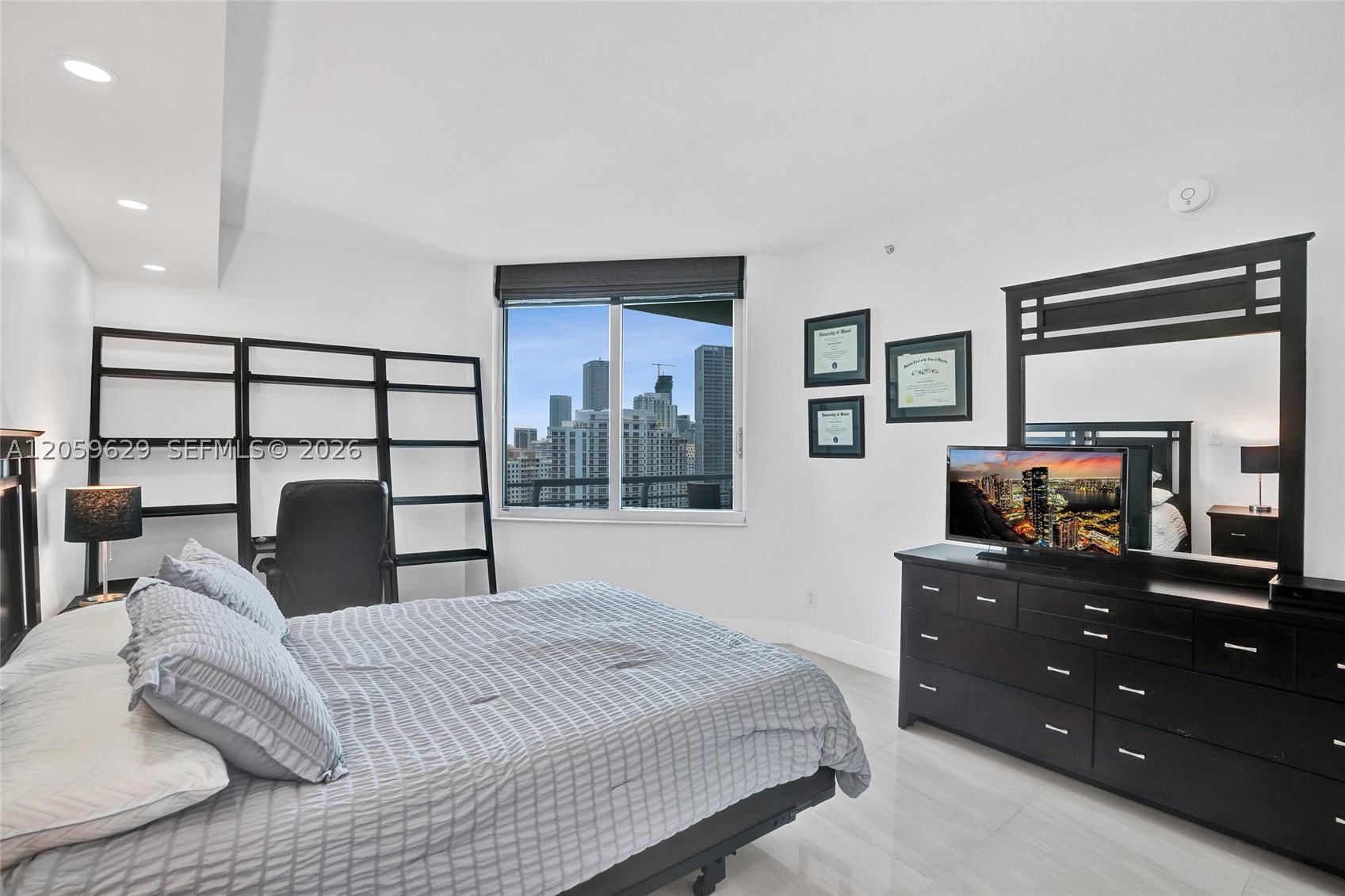 335 S Biscayne Blvd #3807, Miami FL 33131