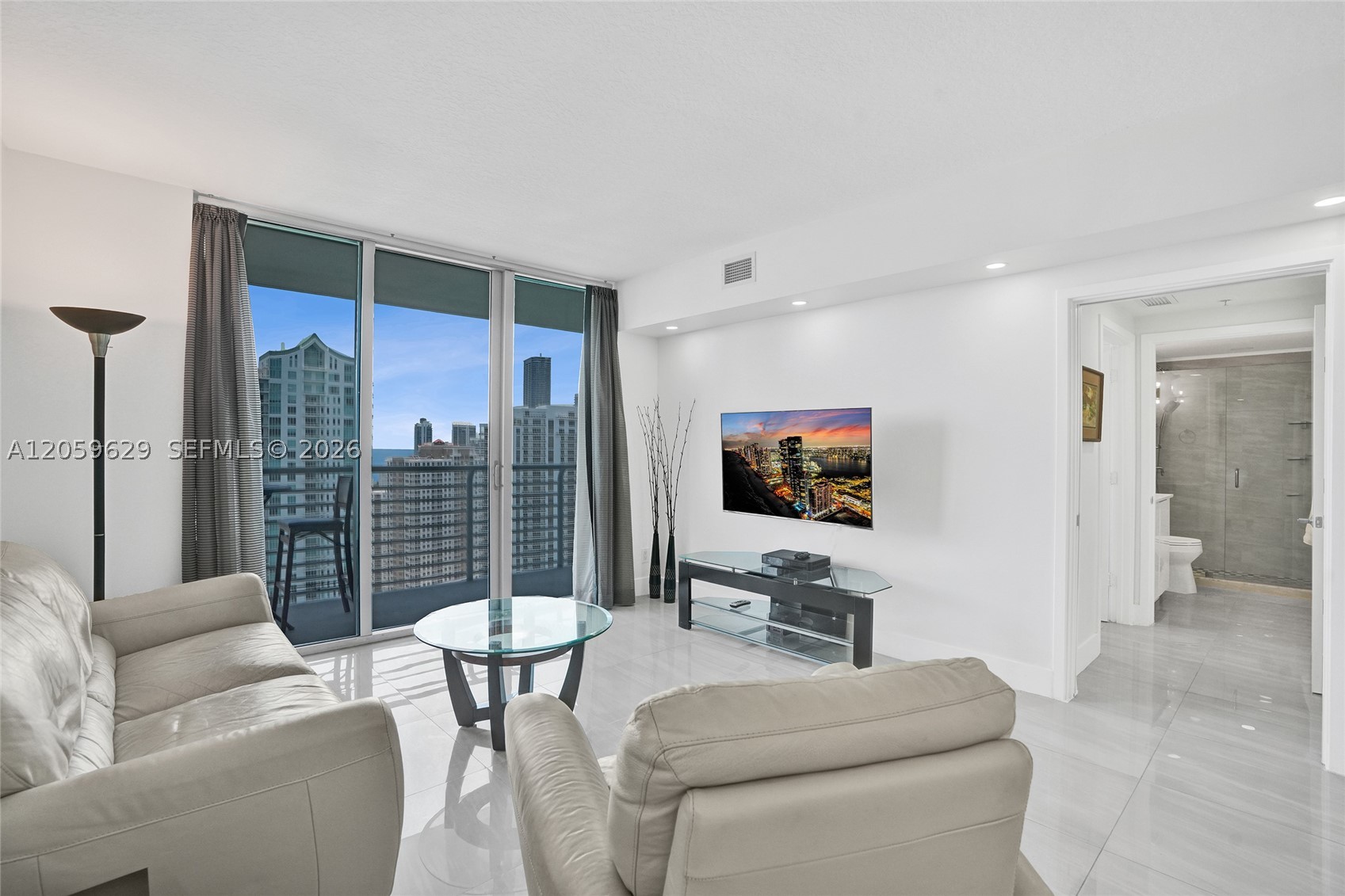 335 S Biscayne Blvd #3807, Miami FL 33131