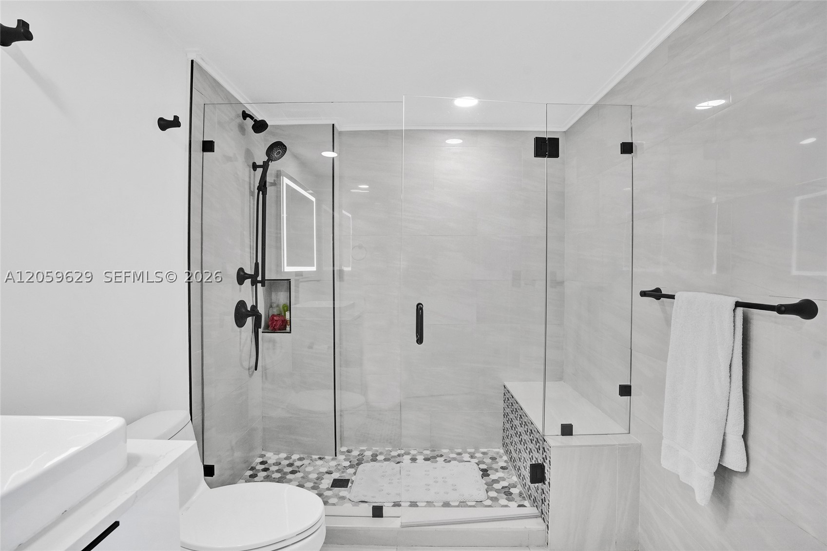 335 S Biscayne Blvd #3807, Miami FL 33131