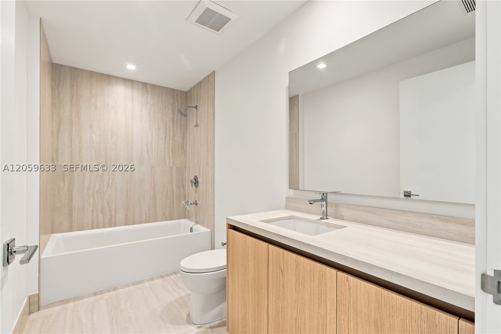 2411 Laguna Circle #209, North Miami FL 33181