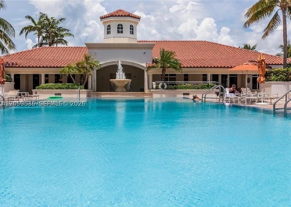 19900 E Country Club Dr #310, Aventura FL 33180