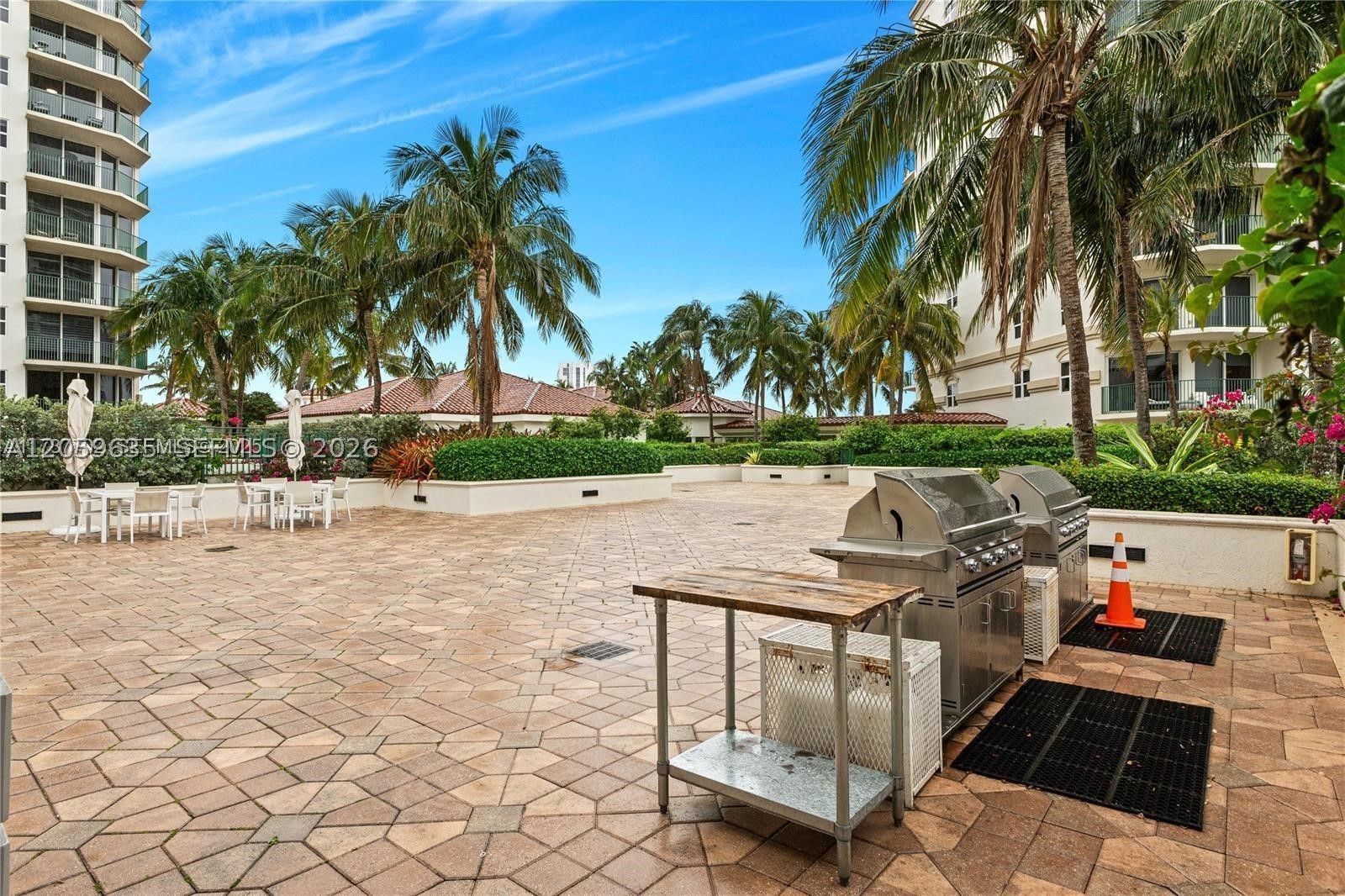 19900 E Country Club Dr #310, Aventura FL 33180