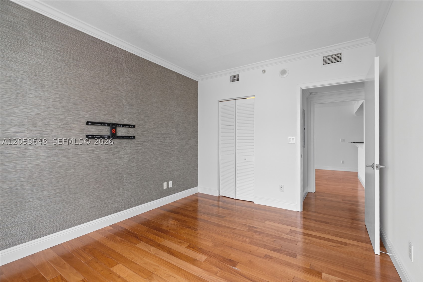 335 S Biscayne Blvd #4112, Miami FL 33131