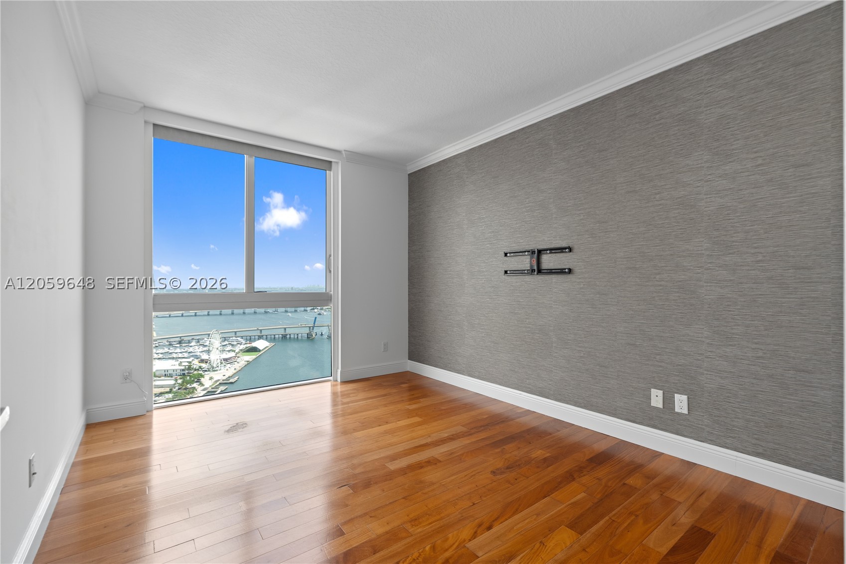 335 S Biscayne Blvd #4112, Miami FL 33131