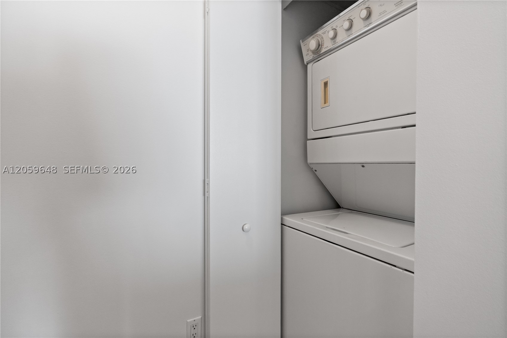 335 S Biscayne Blvd #4112, Miami FL 33131