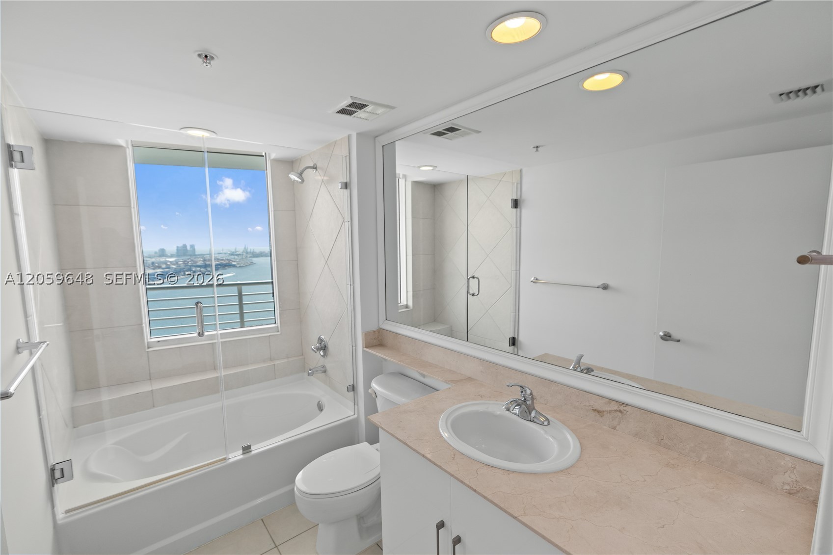335 S Biscayne Blvd #4112, Miami FL 33131
