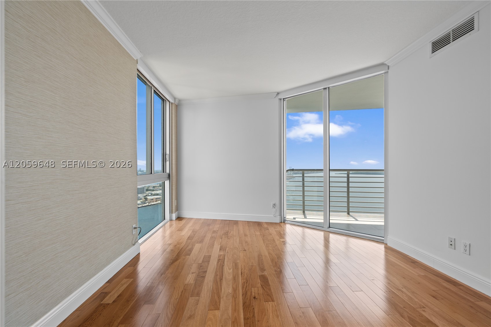 335 S Biscayne Blvd #4112, Miami FL 33131