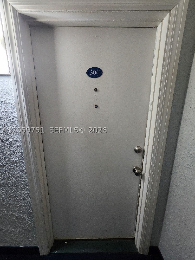 2016 Bay Dr #304, Miami Beach FL 33141