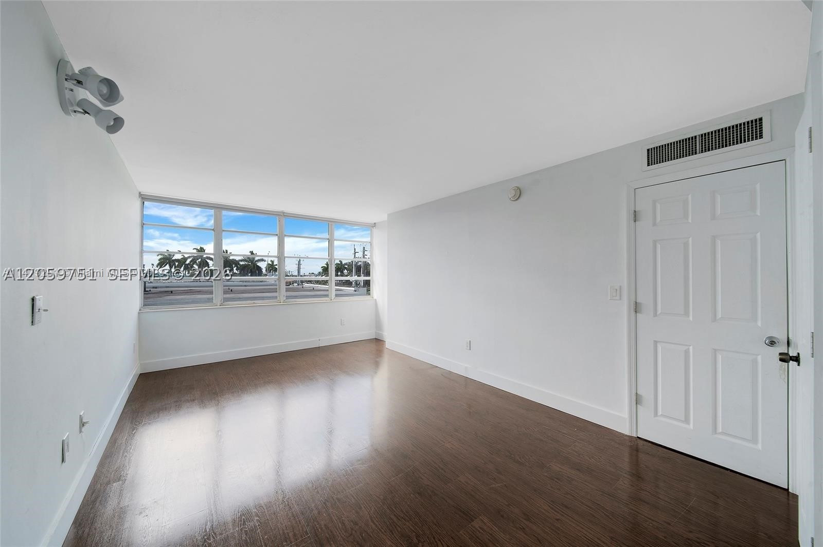 2016 Bay Dr #304, Miami Beach FL 33141