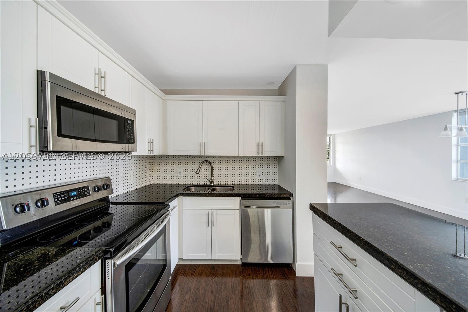 2016 Bay Dr #304, Miami Beach FL 33141