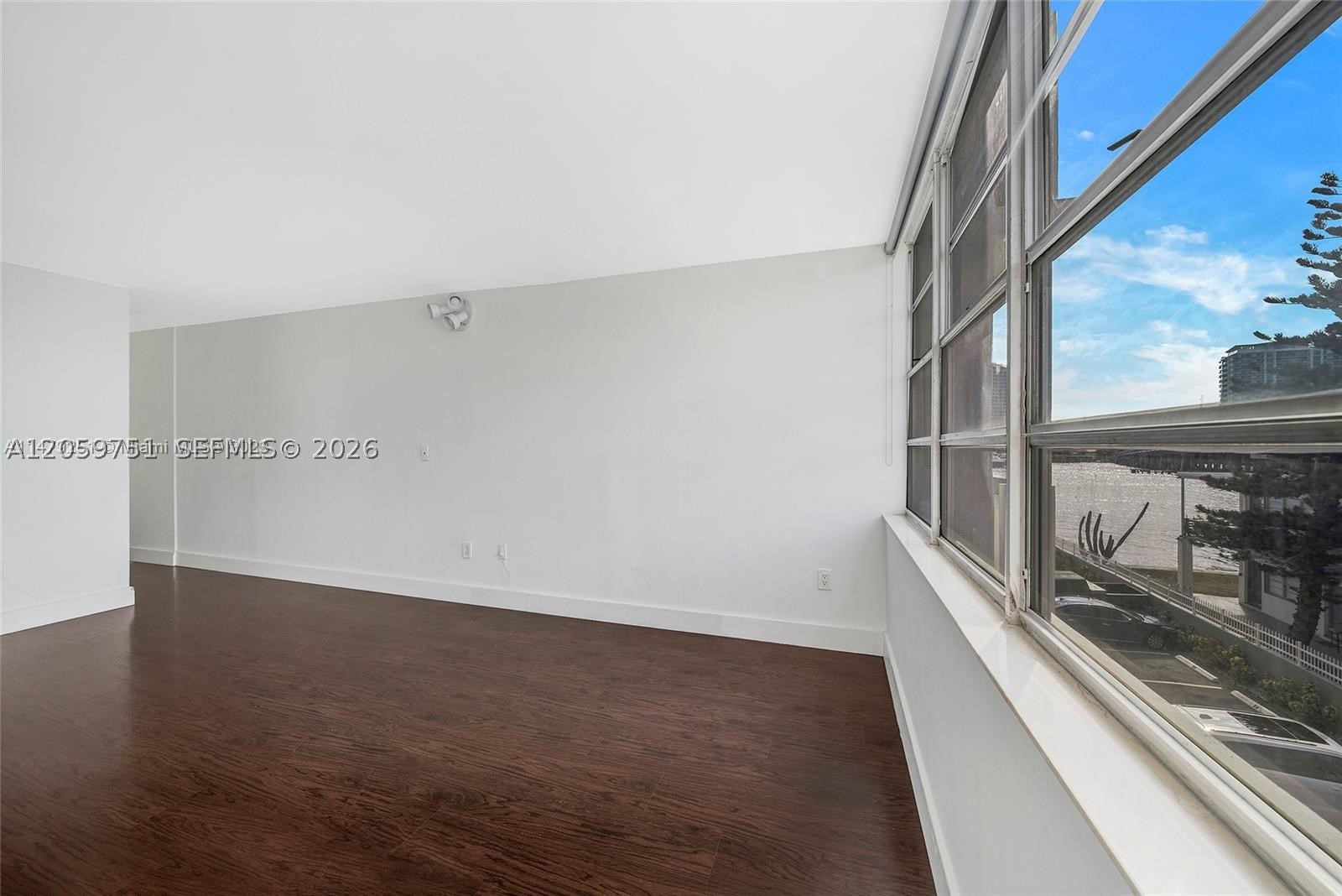 2016 Bay Dr #304, Miami Beach FL 33141