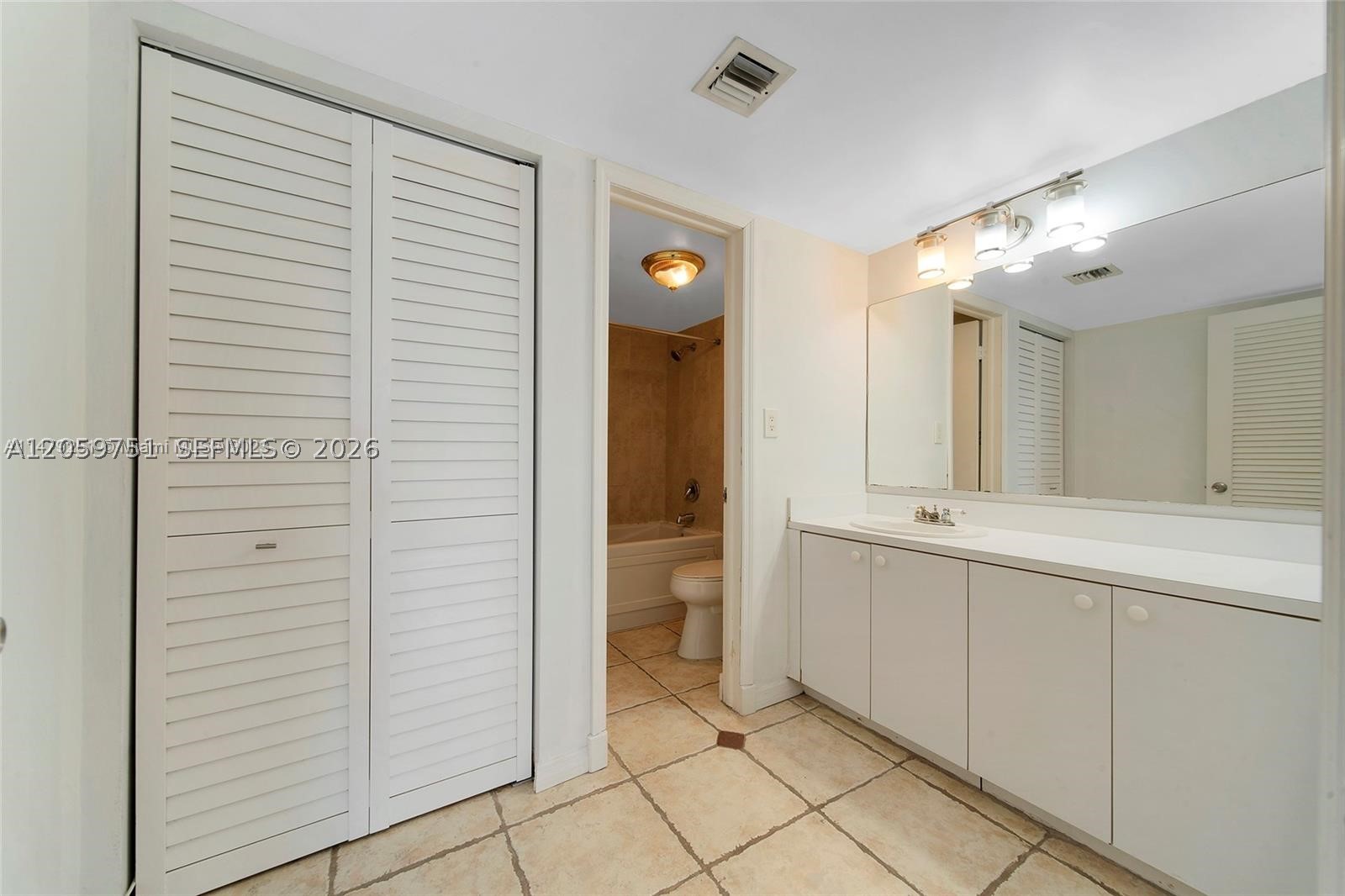 2016 Bay Dr #304, Miami Beach FL 33141