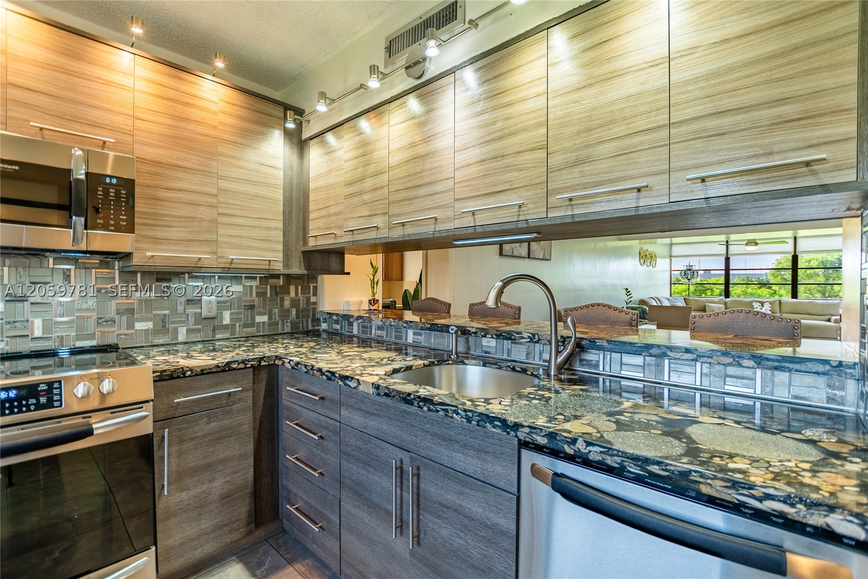 1508 S WHITEHALL #206, Davie FL 33324