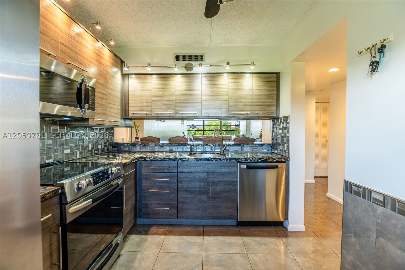 1508 S WHITEHALL #206, Davie FL 33324
