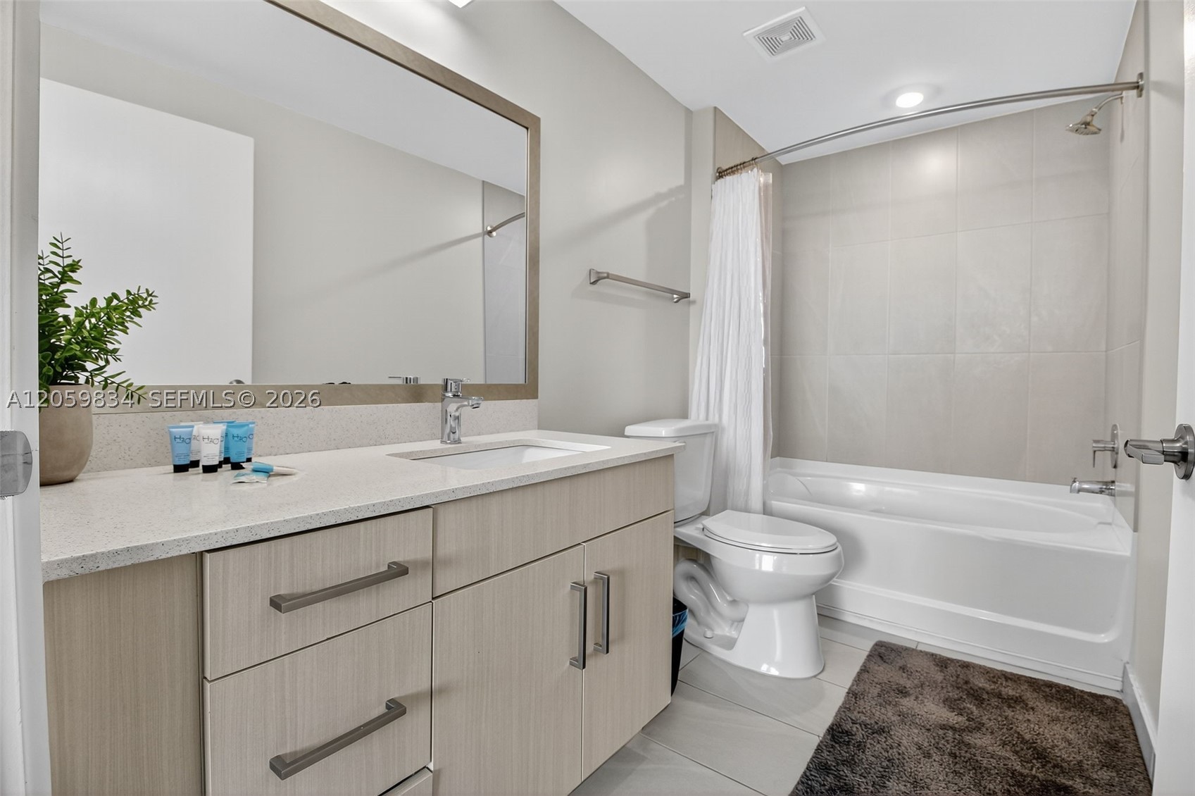 1110 NW 1st ST #313, Miami FL 33128