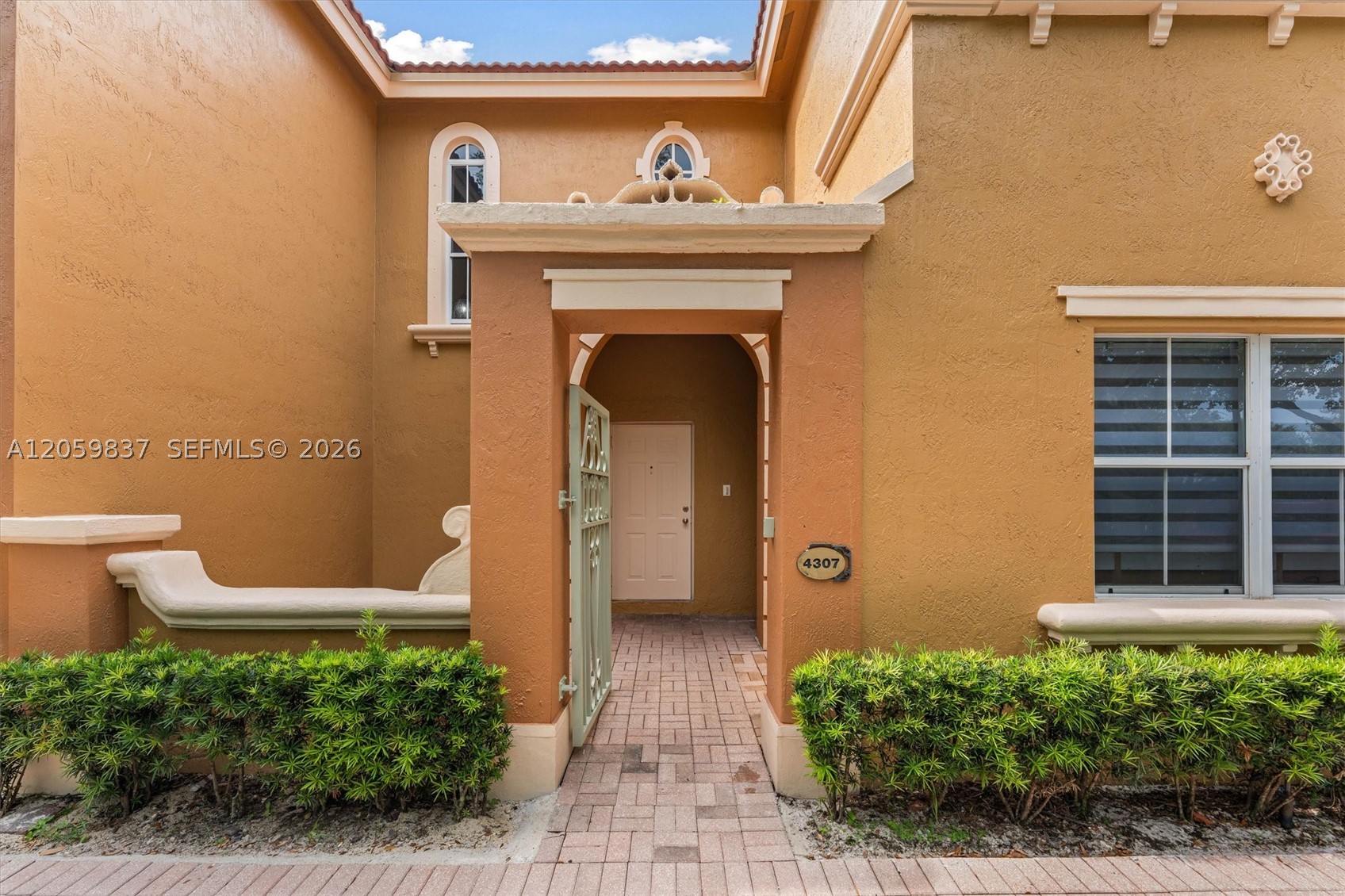 8424 NW 141st Ln #4307, Miami Lakes FL 33016