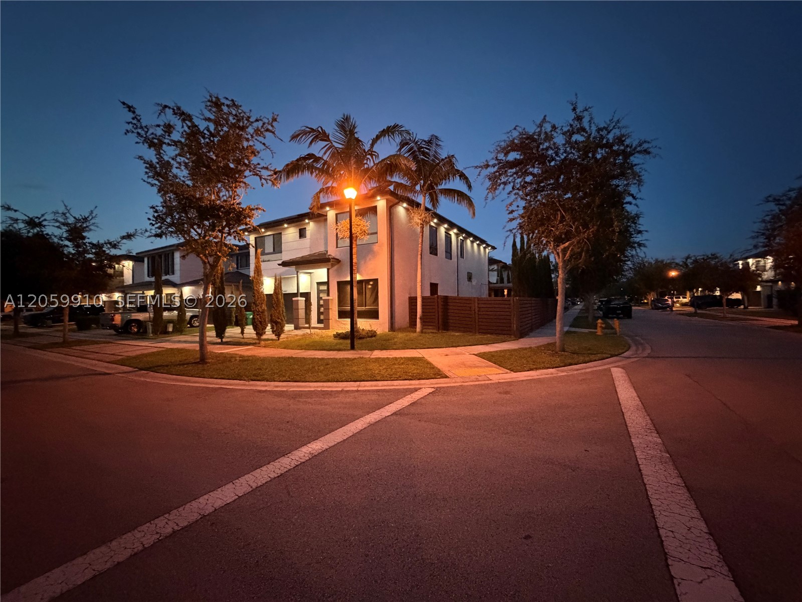 Miami FL 33196 - A12059910
