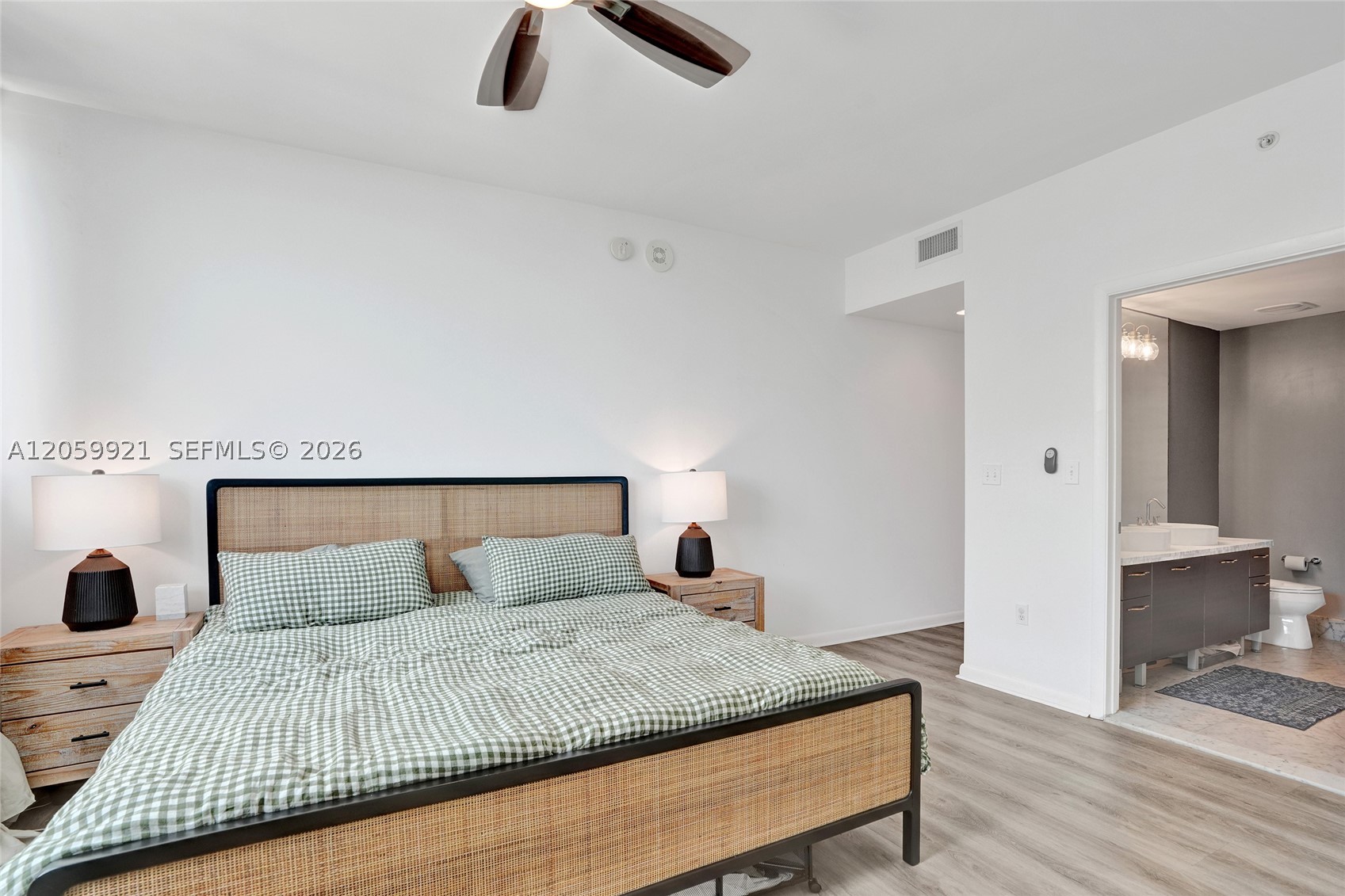 244 Biscayne Blvd #3409, Miami FL 33132