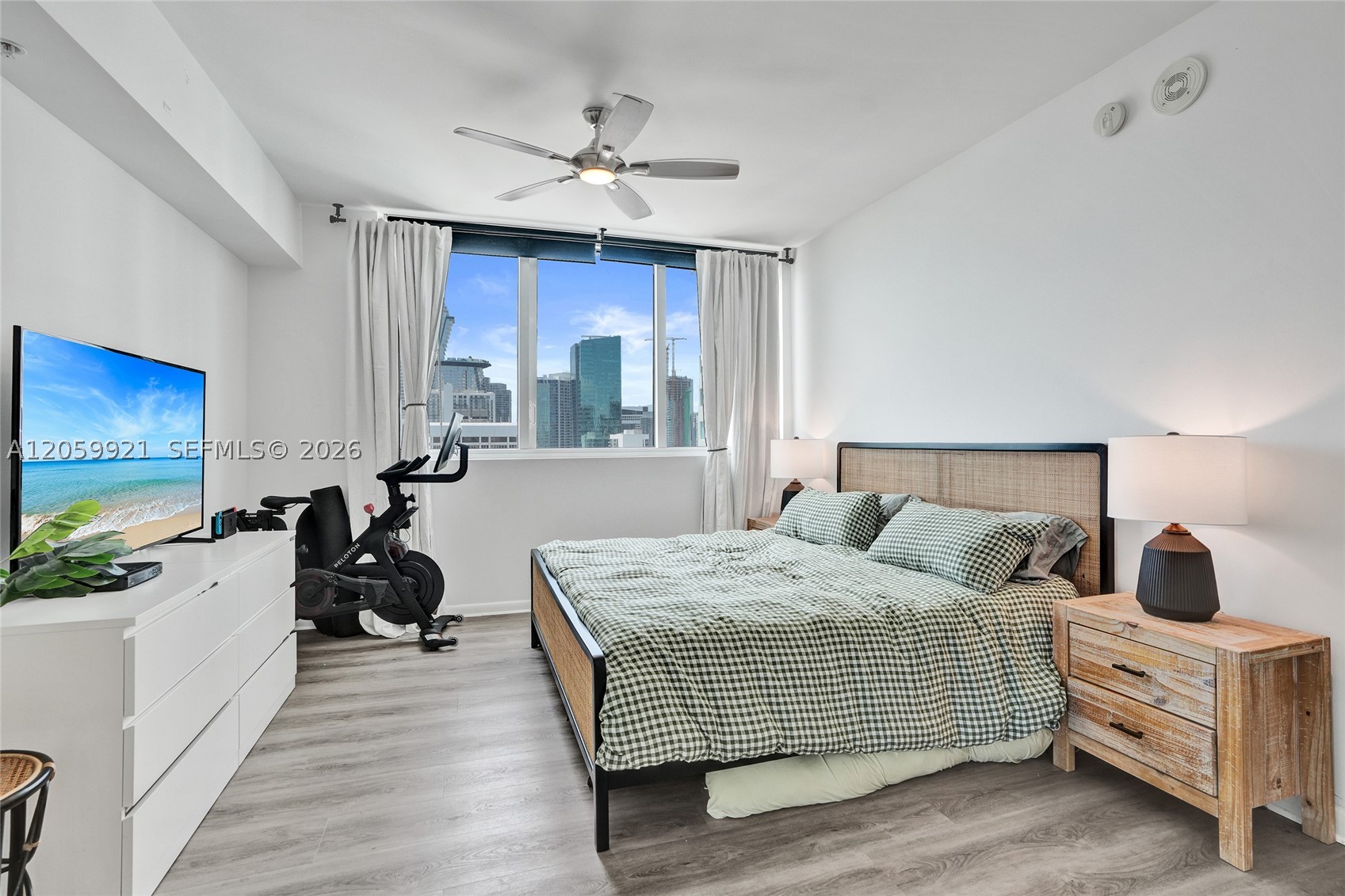 244 Biscayne Blvd #3409, Miami FL 33132