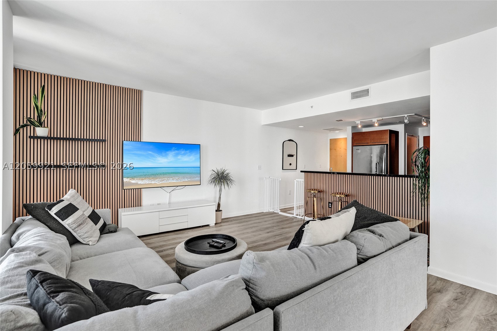 244 Biscayne Blvd #3409, Miami FL 33132