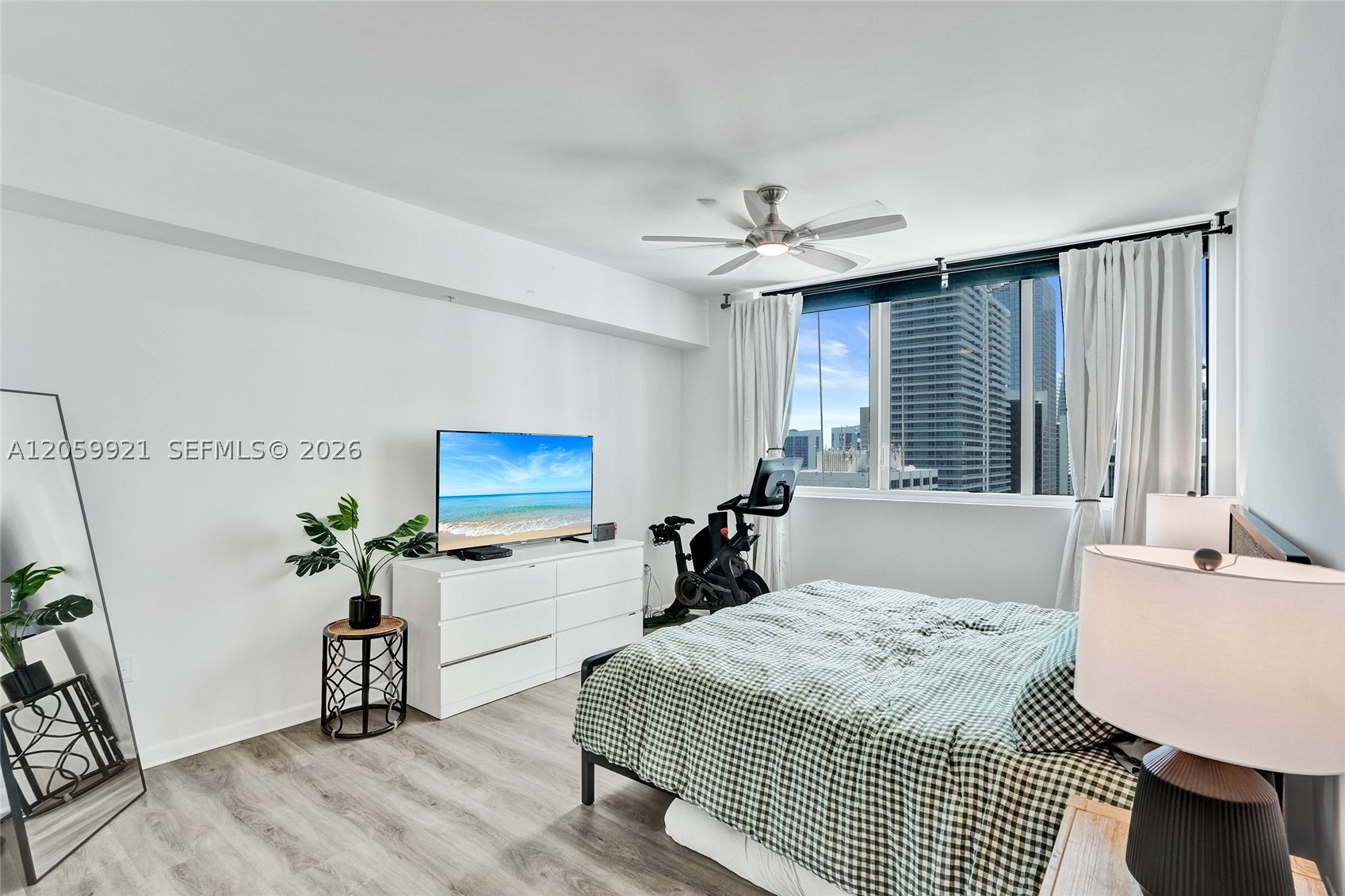 244 Biscayne Blvd #3409, Miami FL 33132