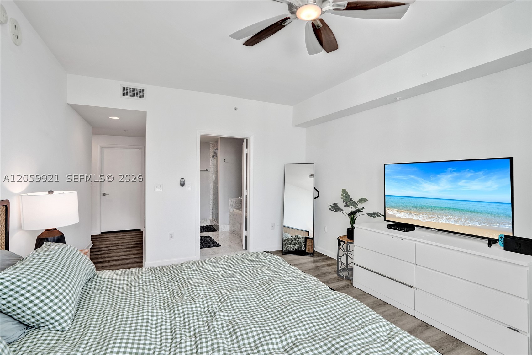 244 Biscayne Blvd #3409, Miami FL 33132