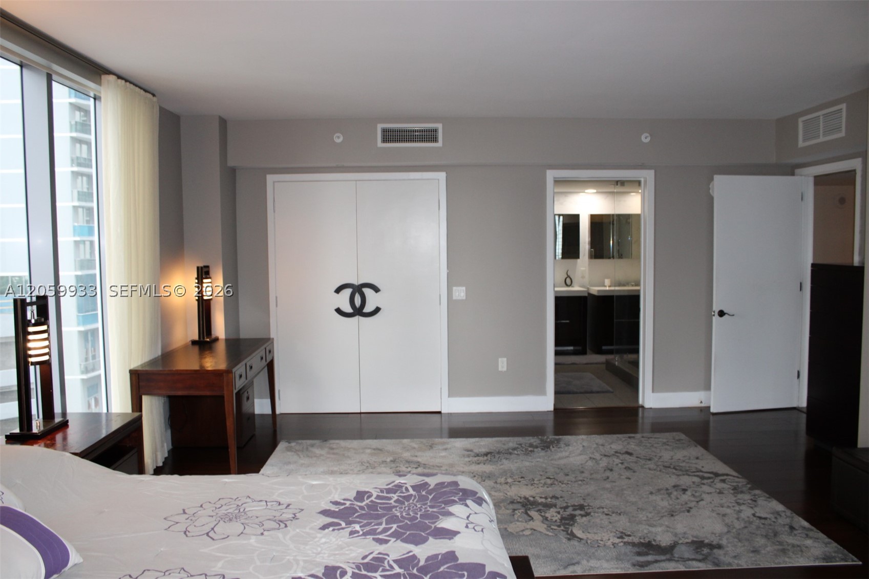 31 SE 6th St #1801, Miami FL 33131