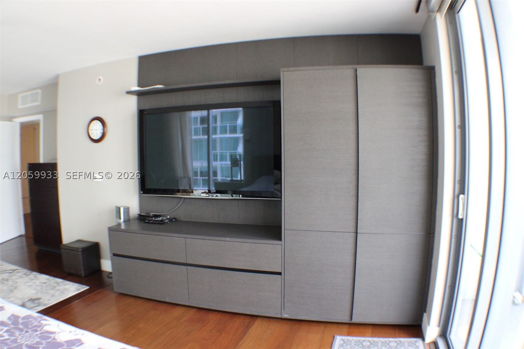 31 SE 6th St #1801, Miami FL 33131