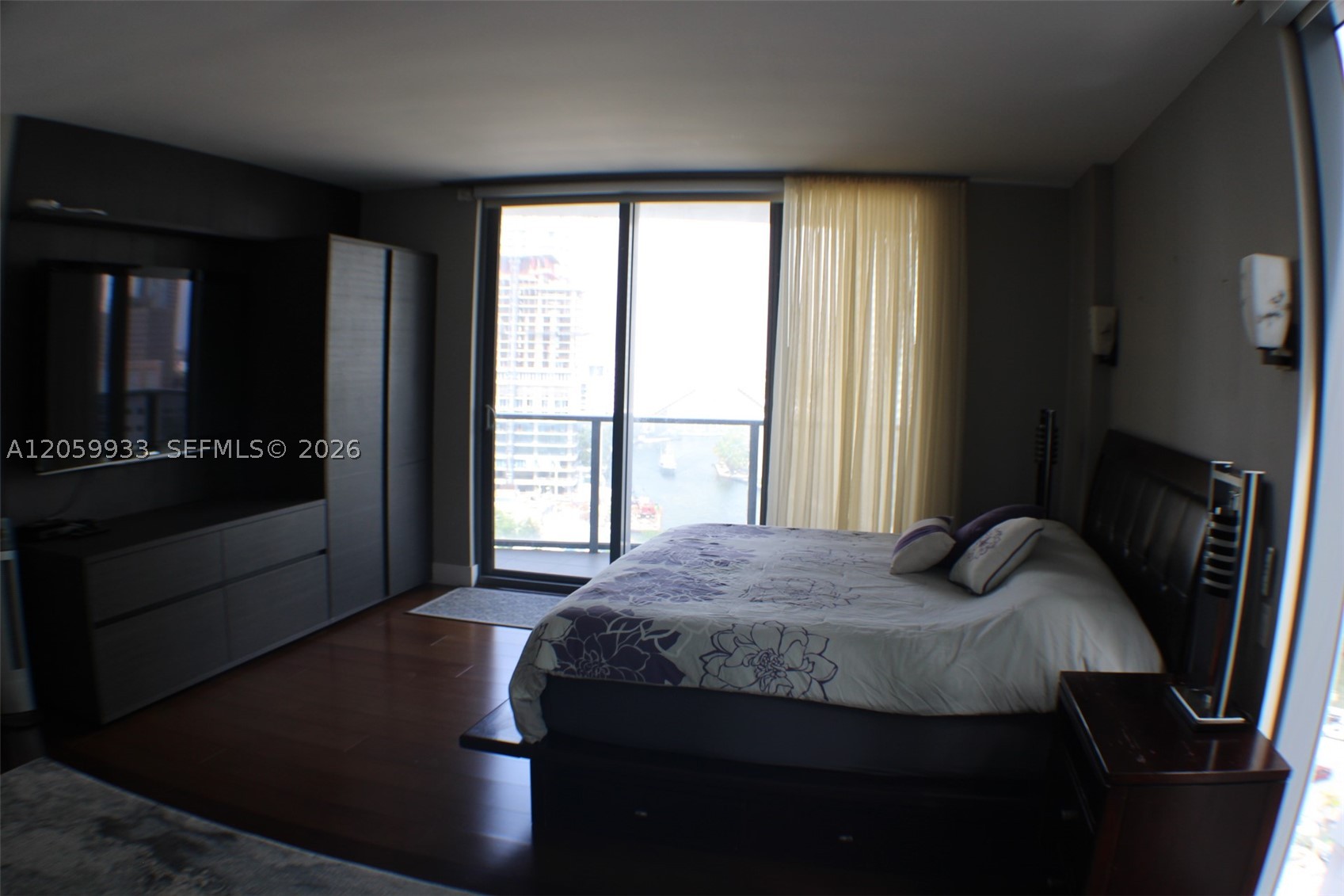 31 SE 6th St #1801, Miami FL 33131