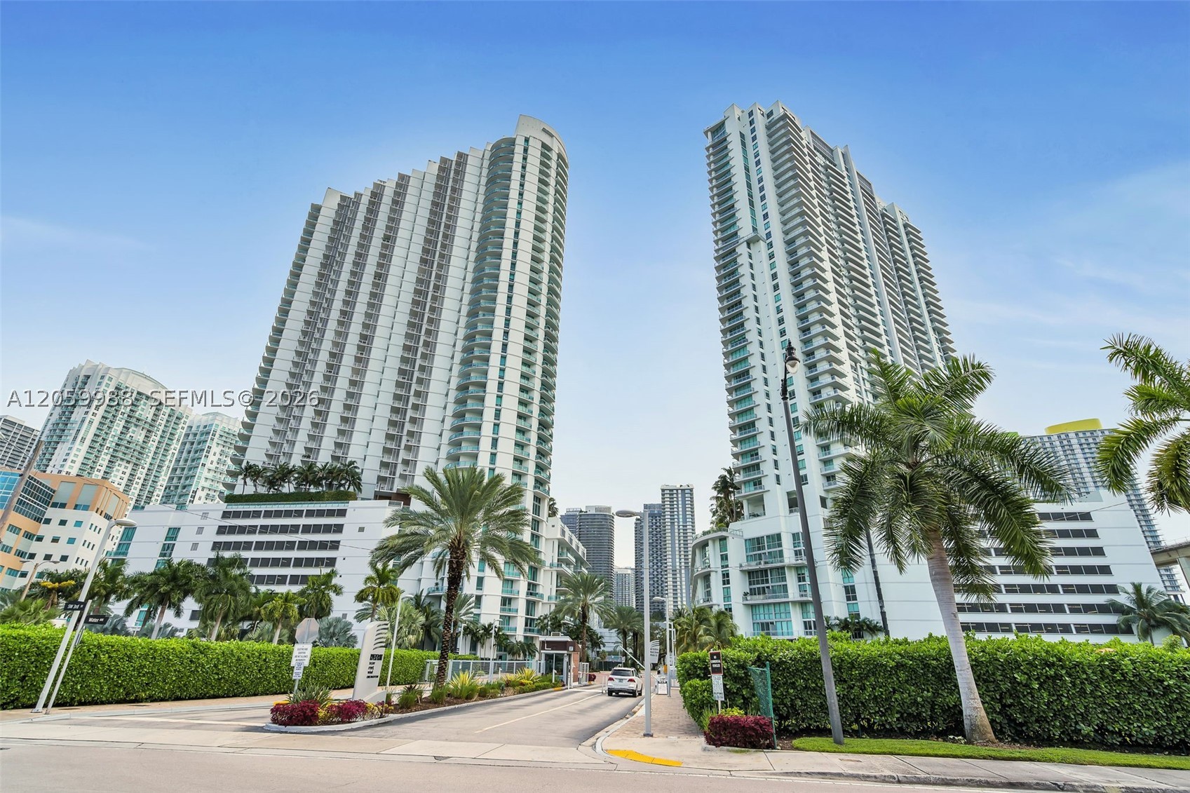 92 SW 3rd St #5204, Miami FL 33130