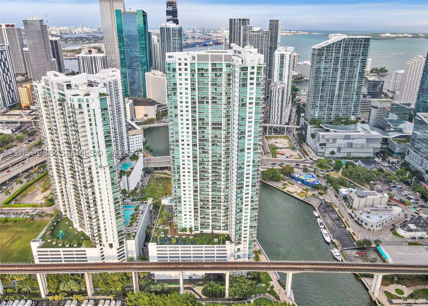 92 SW 3rd St #5204, Miami FL 33130