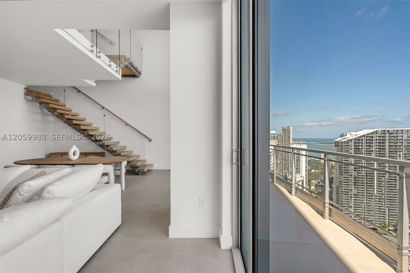92 SW 3rd St #5204, Miami FL 33130