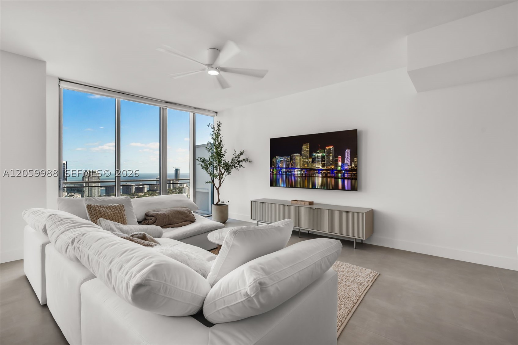 92 SW 3rd St #5204, Miami FL 33130