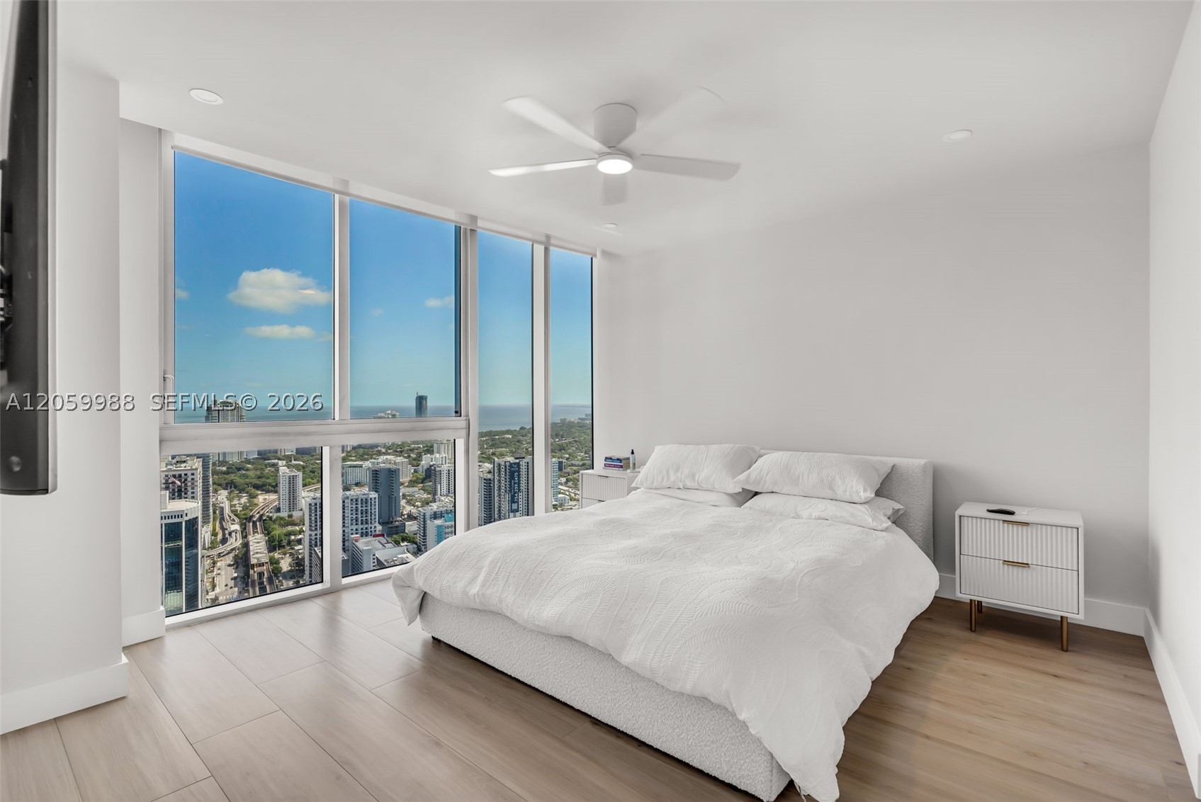 92 SW 3rd St #5204, Miami FL 33130