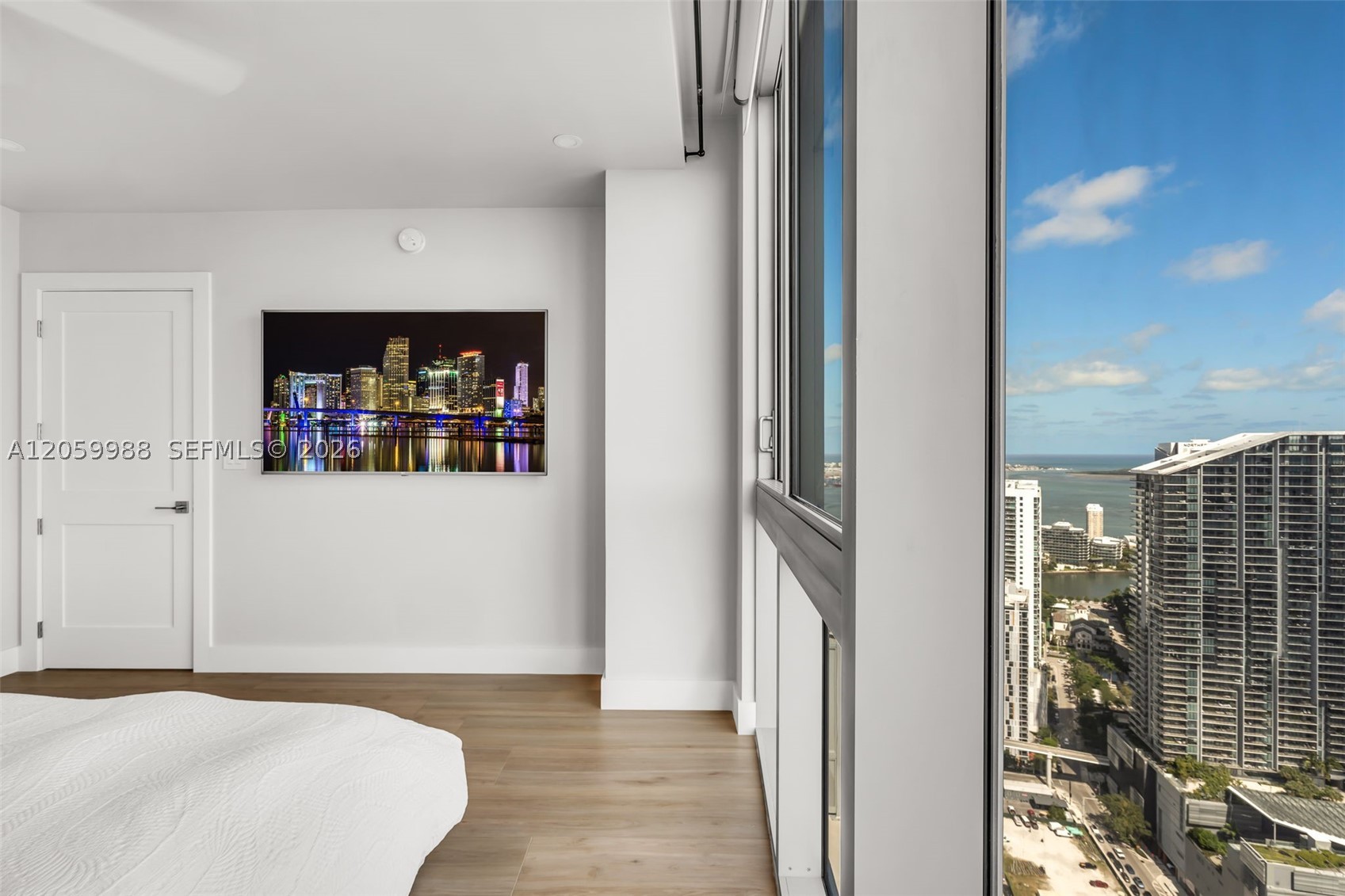 92 SW 3rd St #5204, Miami FL 33130