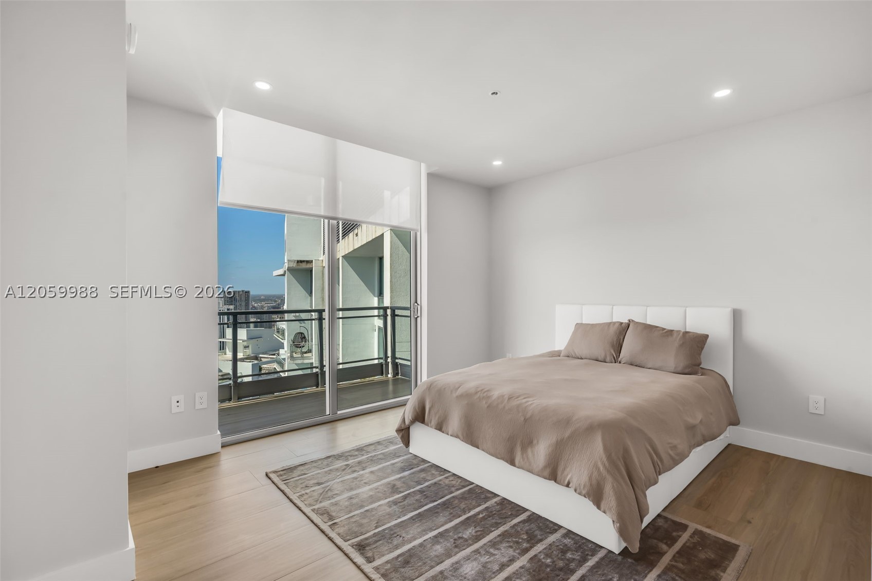 92 SW 3rd St #5204, Miami FL 33130
