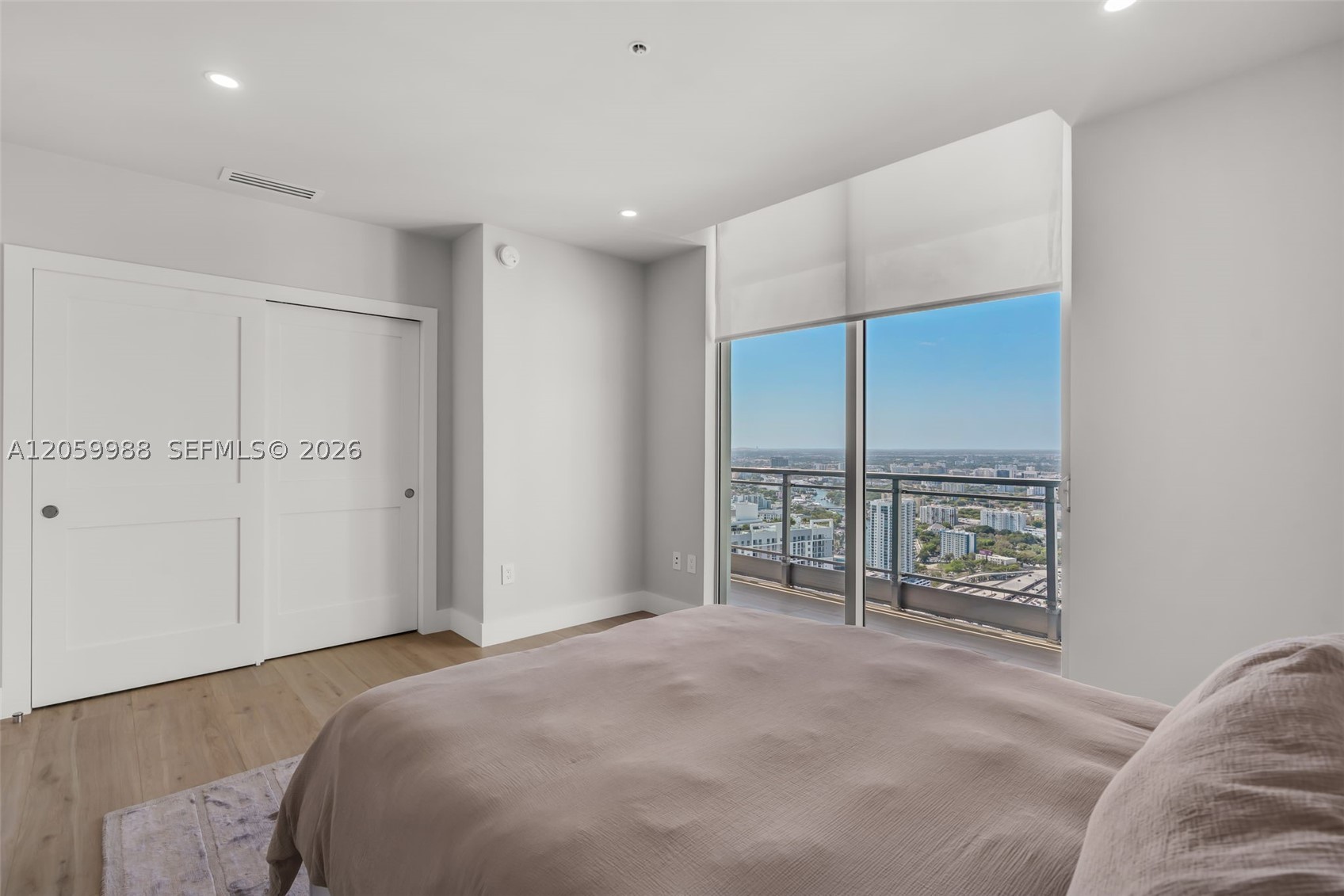 92 SW 3rd St #5204, Miami FL 33130