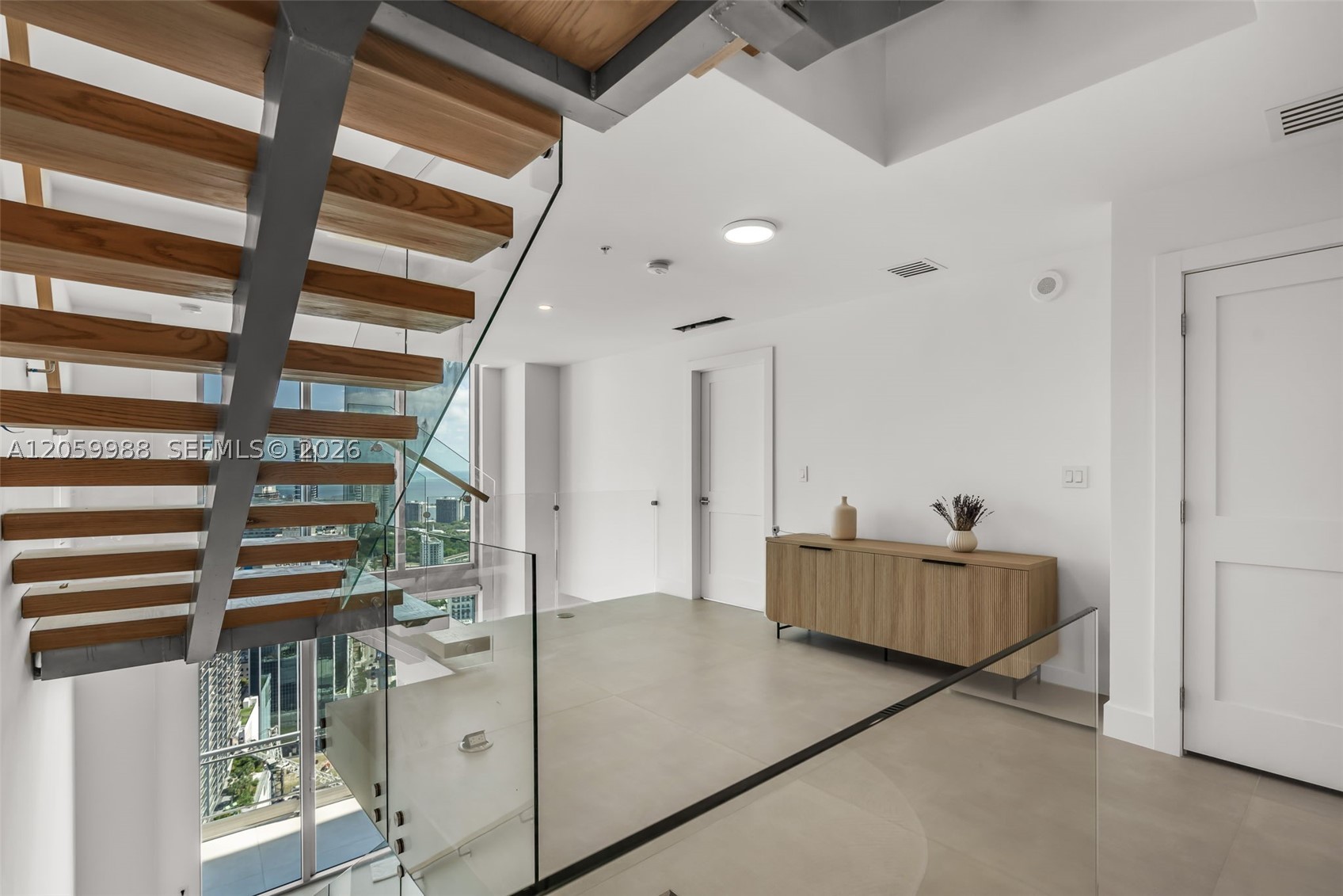 92 SW 3rd St #5204, Miami FL 33130